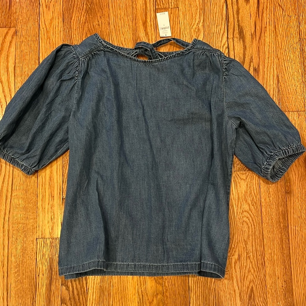 Gap. Women's blouse. Denim. New with tag. NWT. Balloon sleeve. Size small.